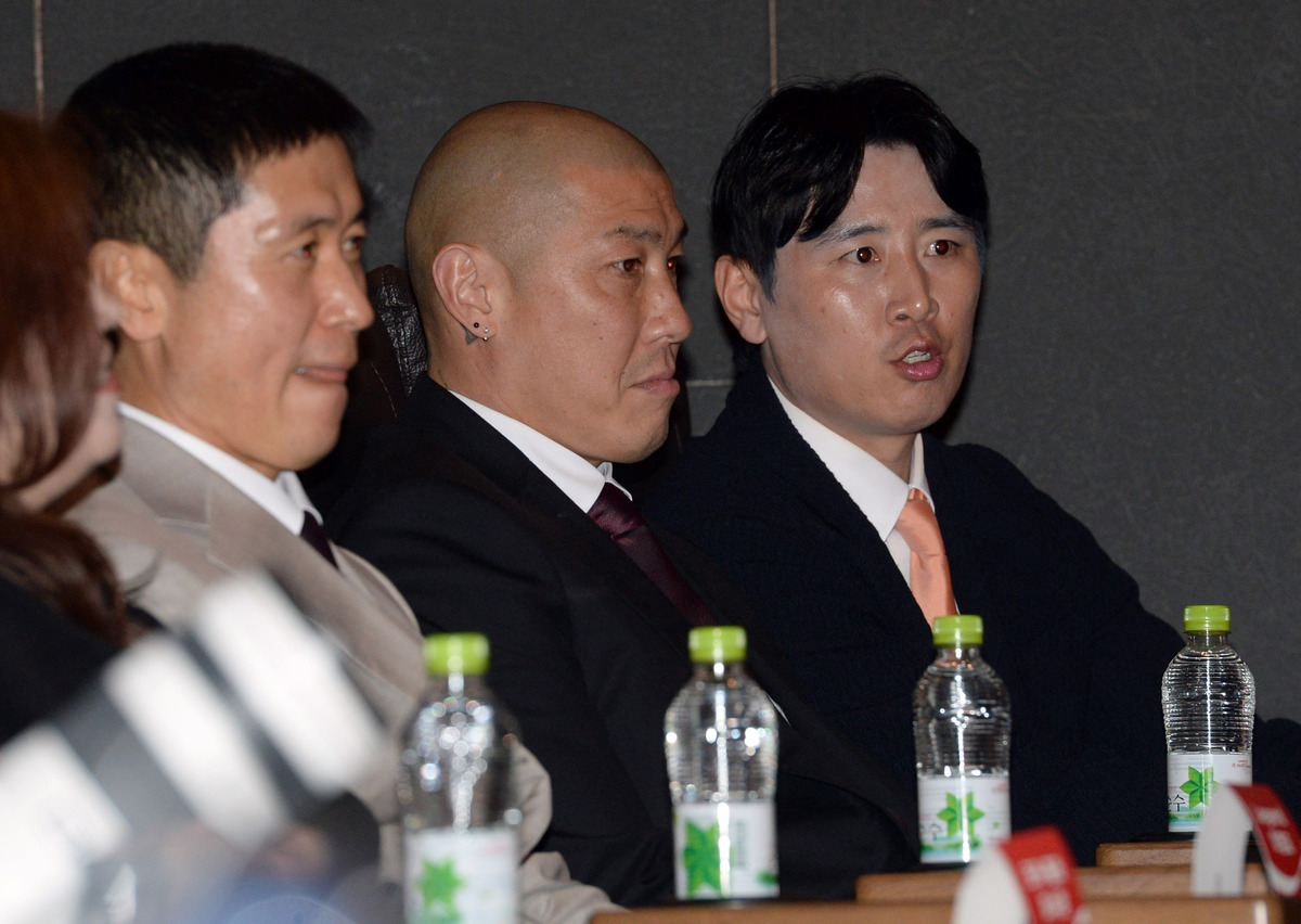 [SW포토] 이영표-차두리-구자철, 후배들을 위해 응원