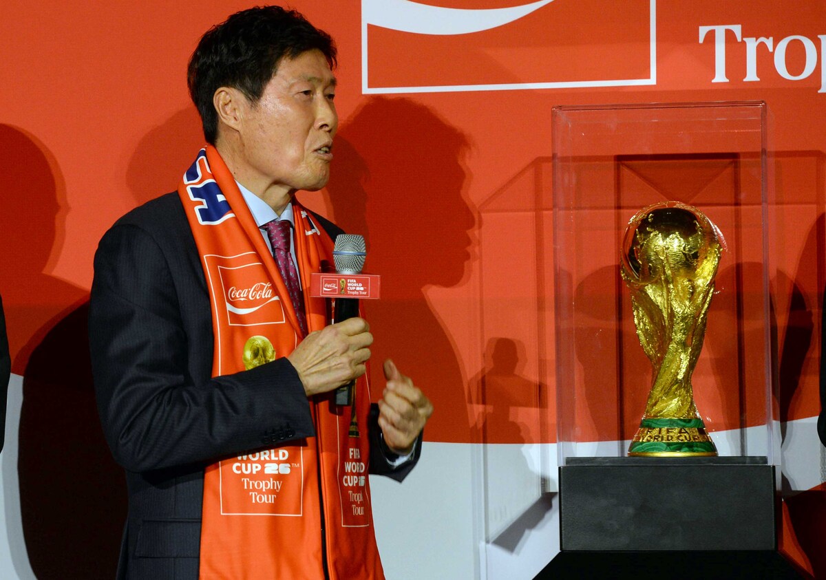 [SW포토] 차범근 감독, 월드컵 트로피 보며 &${esc.h}34;미운감정 든다…갖고싶어도 가질수없었지만&${esc.h}34;