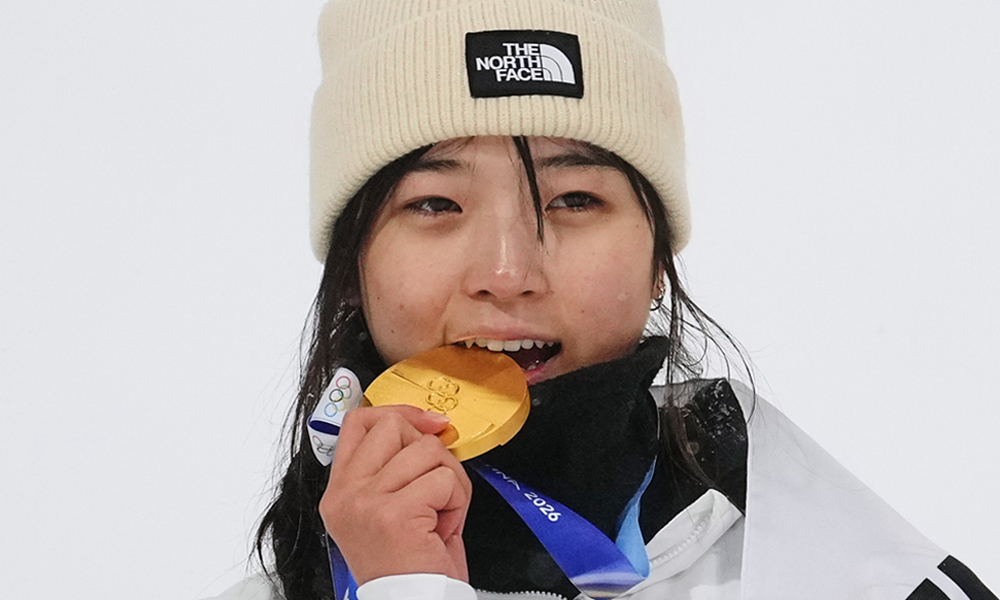 17세 소녀 최가온, 동계올림픽 새역사를 쓰며 금메달 획득