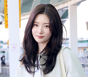 정채연, 수줍은 미소와 함께 상하이 출국