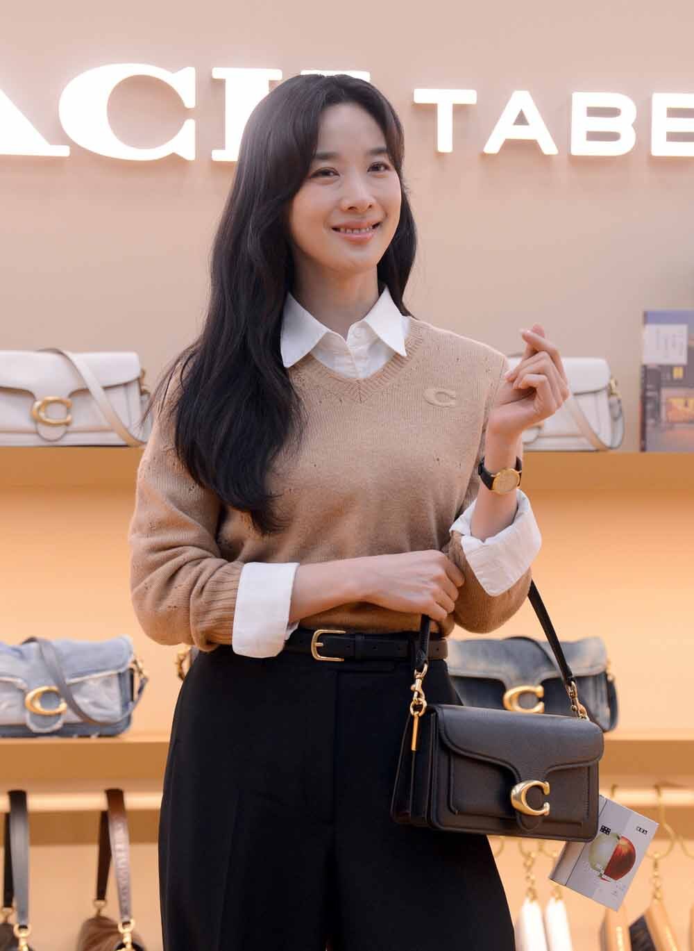 [SW포토]이청아의 귀여운 손하트