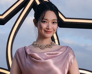 신비롭고 우아한 무드를 창조하는 신민아