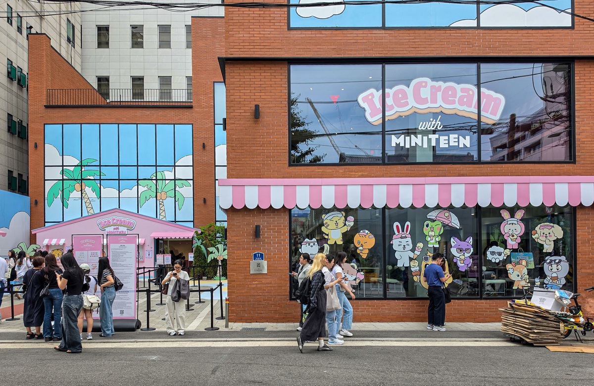 “성수 아이돌 팝업 갔다 약국으로”… 외국인 관광객 카드 소비 2조 시대 