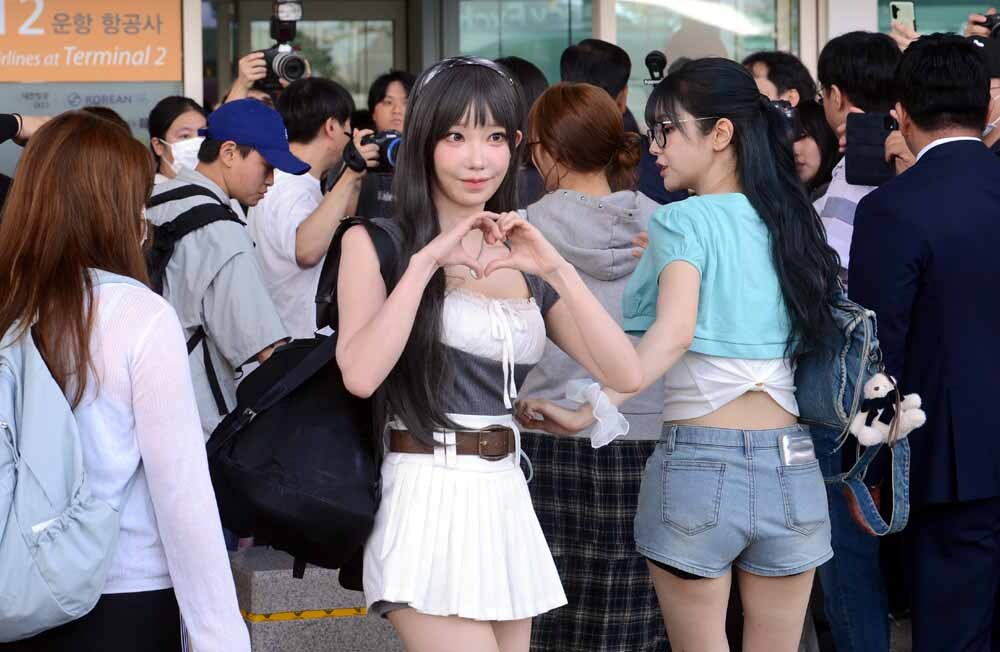 [SW포토]QWER 마젠타,'사랑합니다'