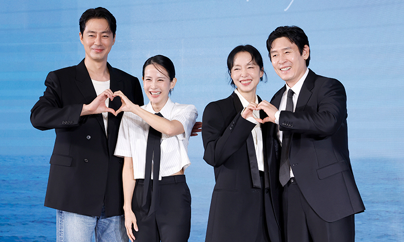 &${esc.h}34;이창동이라서&${esc.h}34;…'가능한 사랑' 선택한 이유