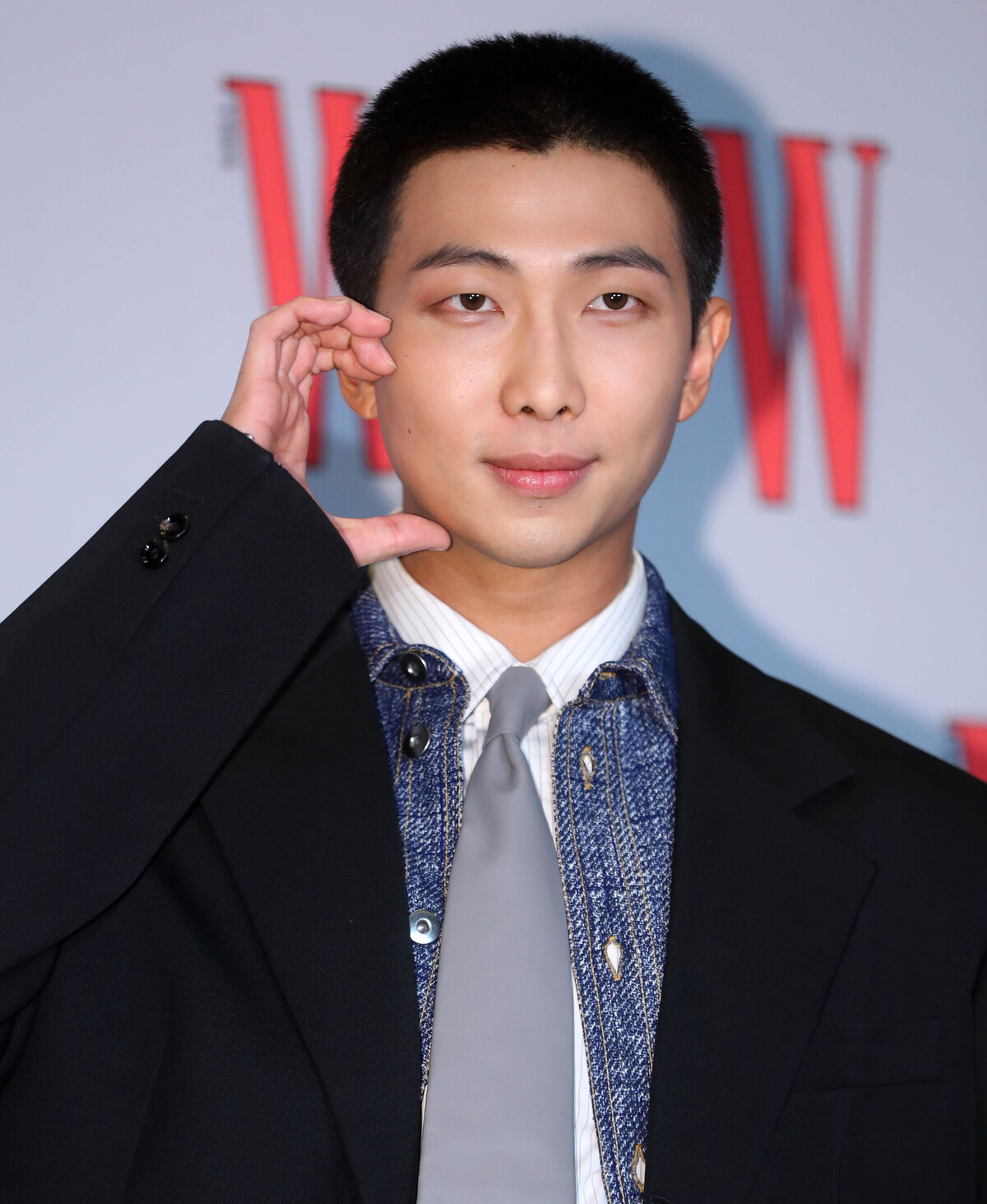 방탄소년단 RM, 호텔까지 찾아온 팬들에 호소 &${esc.h}34;다른 투숙객들에 민폐&${esc.h}34;