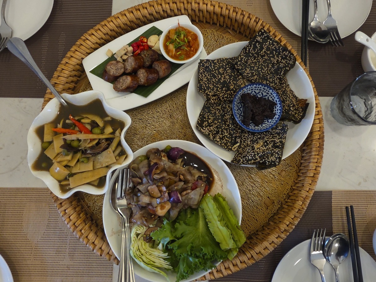 찰밥·소시지·국수… 라오스의 맛도 새롭네